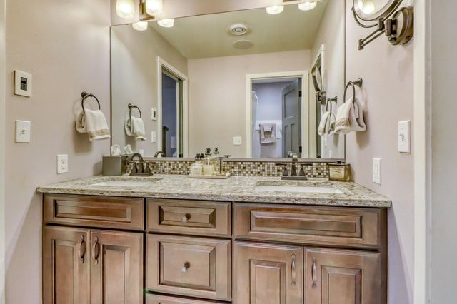 2607 Mcleod Drive E, West Fargo, ND 58078