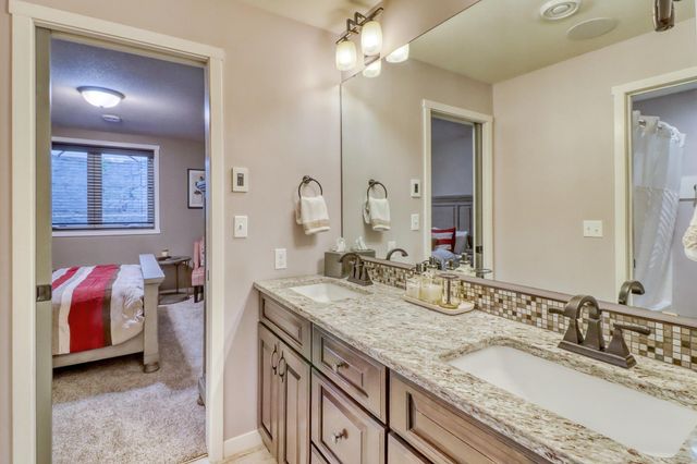 2607 Mcleod Drive E, West Fargo, ND 58078