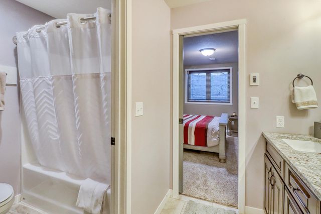 2607 Mcleod Drive E, West Fargo, ND 58078