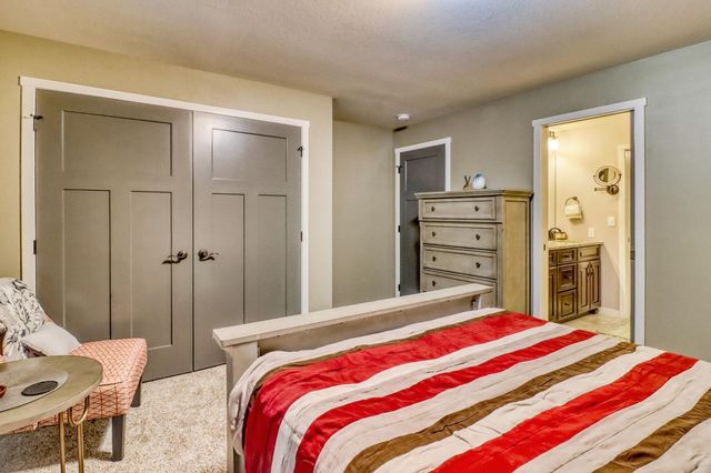 2607 Mcleod Drive E, West Fargo, ND 58078