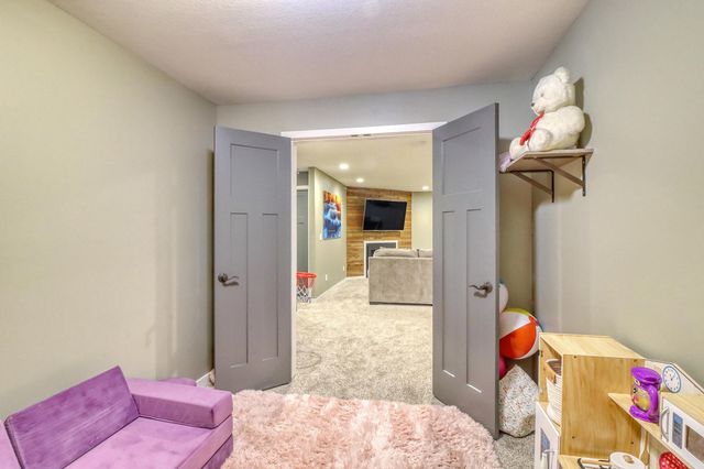 2607 Mcleod Drive E, West Fargo, ND 58078