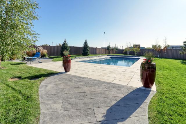 2607 Mcleod Drive E, West Fargo, ND 58078