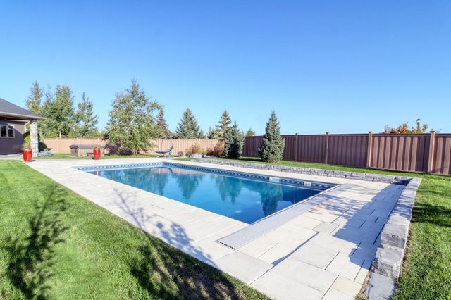 2607 Mcleod Drive E, West Fargo, ND 58078