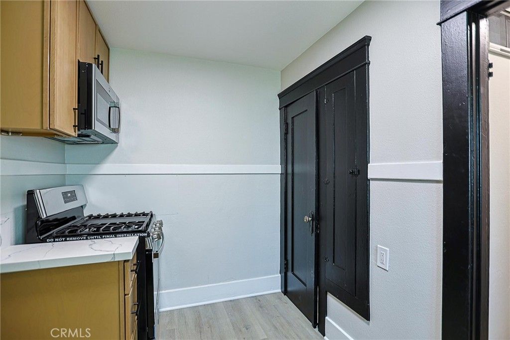 Image 13 of property listing at 401 S Garnsey Street, Santa Ana, CA 92701