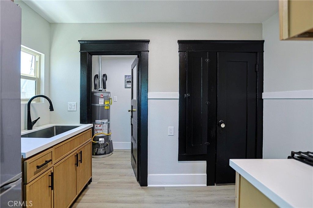 Image 20 of property listing at 401 S Garnsey Street, Santa Ana, CA 92701