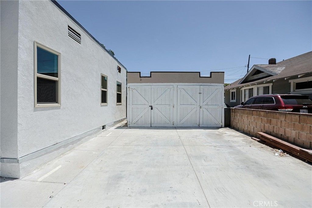 Image 31 of property listing at 401 S Garnsey Street, Santa Ana, CA 92701