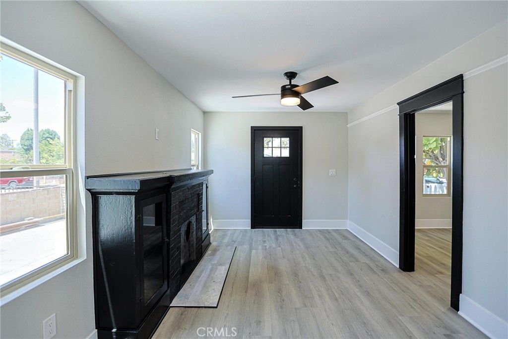 Image 4 of property listing at 401 S Garnsey Street, Santa Ana, CA 92701