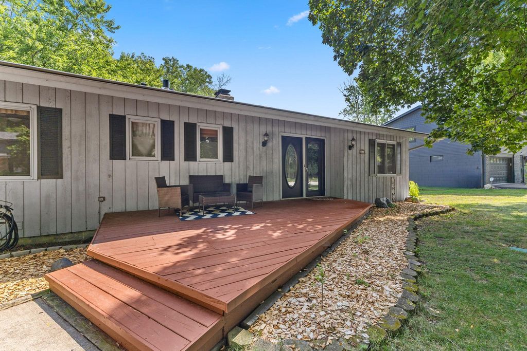 3810 Bassett Creek Drive, Golden Valley, MN 55422 — photo 2
