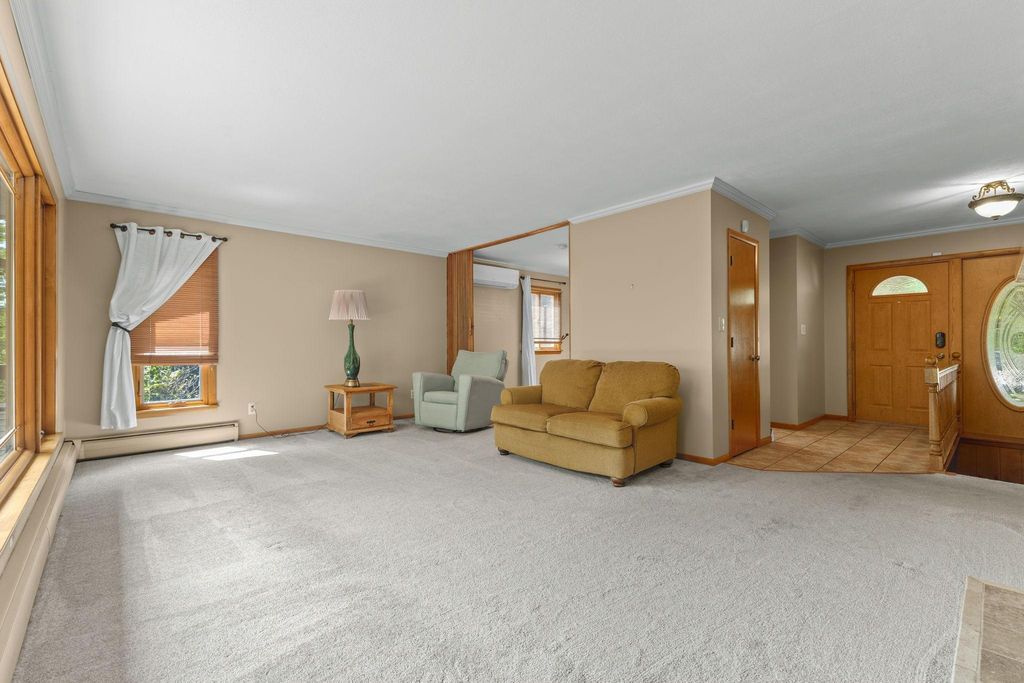3810 Bassett Creek Drive, Golden Valley, MN 55422 — photo 4