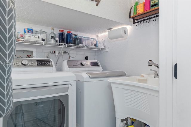 3850 NW 90th Way, Sunrise, FL 33351