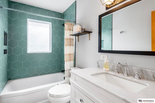 5945 Francis Street, Lincoln, NE 68505