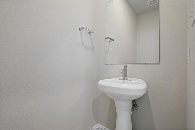 947 Lady Bird Lane, College Station, TX 77845