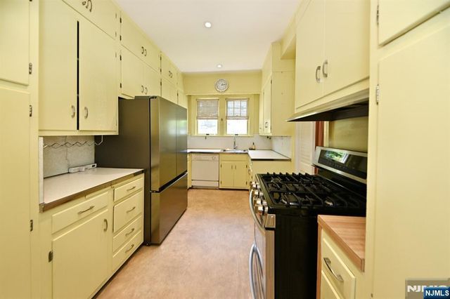 145 Park Avenue, Leonia, NJ 07605