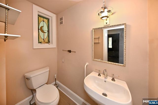 145 Park Avenue, Leonia, NJ 07605