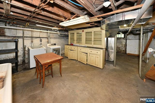 145 Park Avenue, Leonia, NJ 07605
