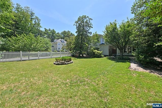145 Park Avenue, Leonia, NJ 07605