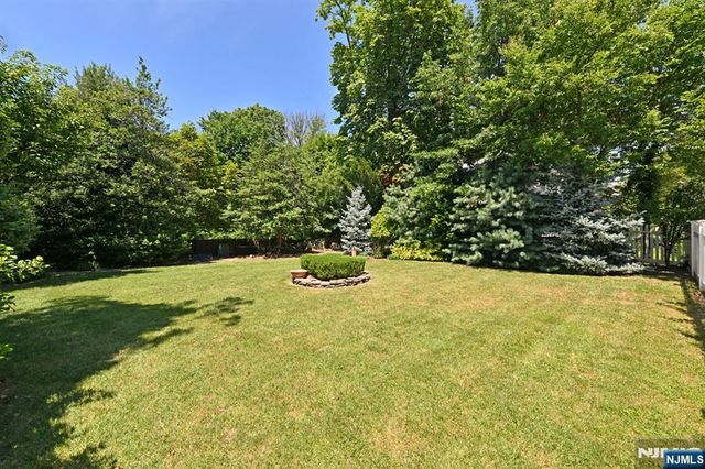 145 Park Avenue, Leonia, NJ 07605