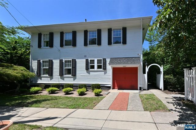 145 Park Avenue, Leonia, NJ 07605