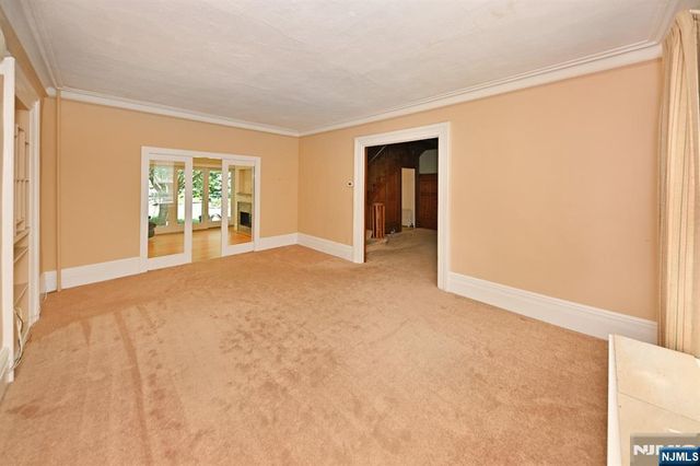 145 Park Avenue, Leonia, NJ 07605