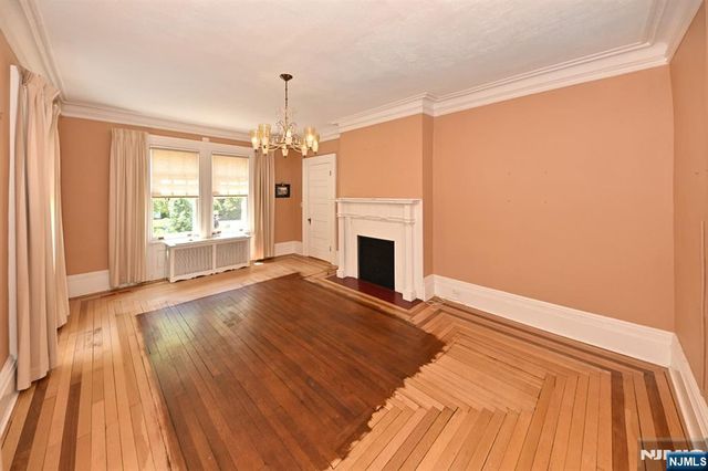 145 Park Avenue, Leonia, NJ 07605