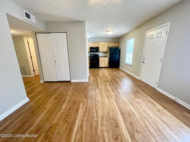 6701 Crawford Crossing Pl 102, Louisville, KY 40258