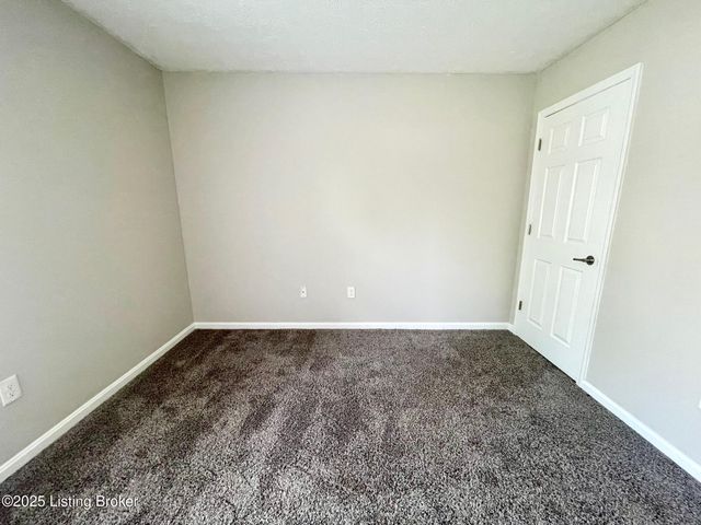 6701 Crawford Crossing Pl 102, Louisville, KY 40258