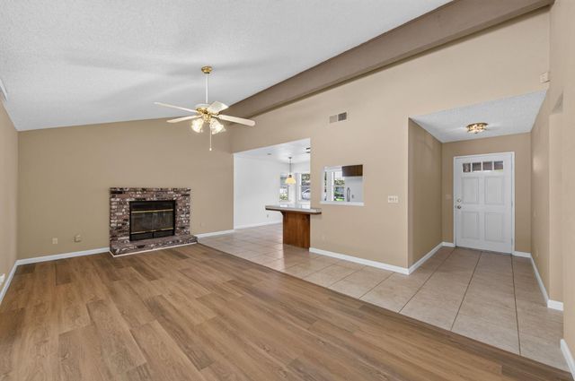 6361 N Barcus Avenue, Fresno, CA 93722