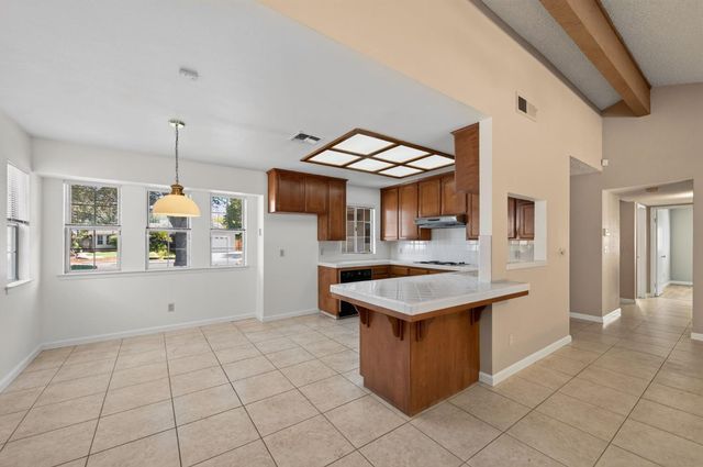6361 N Barcus Avenue, Fresno, CA 93722