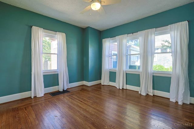 2555 Ridgeland Place, Cincinnati, OH 45212
