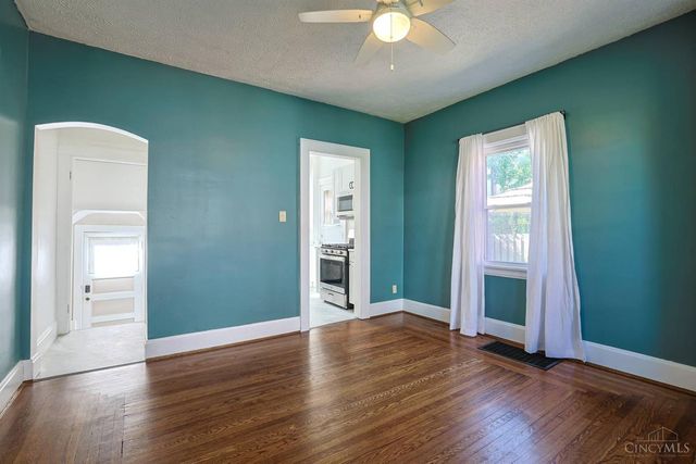 2555 Ridgeland Place, Cincinnati, OH 45212