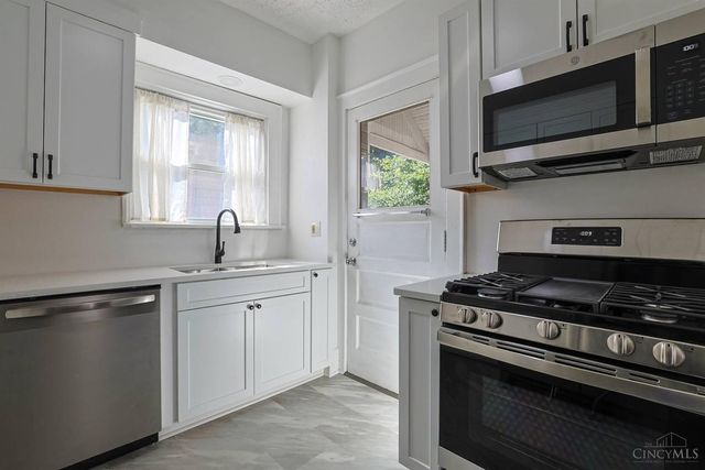 2555 Ridgeland Place, Cincinnati, OH 45212