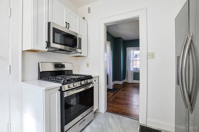 2555 Ridgeland Place, Cincinnati, OH 45212