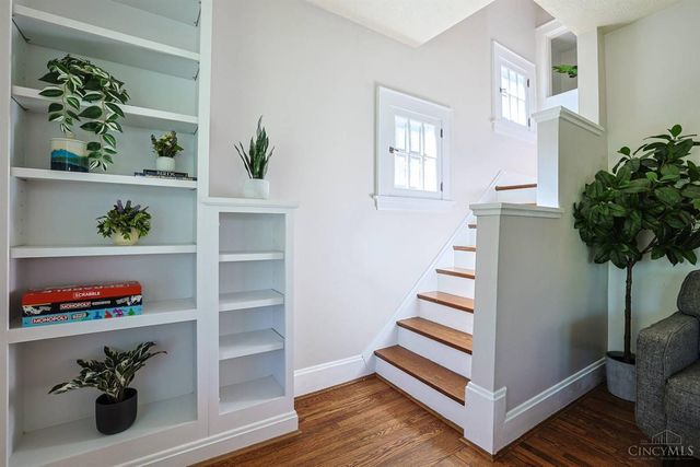 2555 Ridgeland Place, Cincinnati, OH 45212