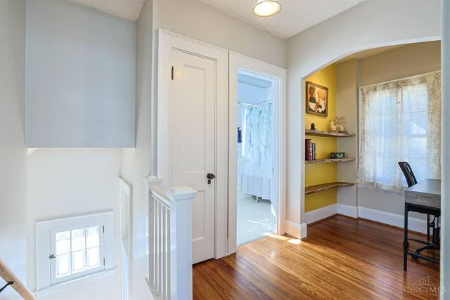 2555 Ridgeland Place, Cincinnati, OH 45212