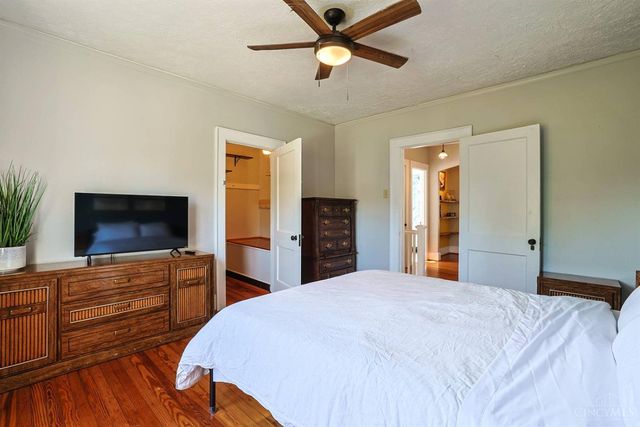 2555 Ridgeland Place, Cincinnati, OH 45212