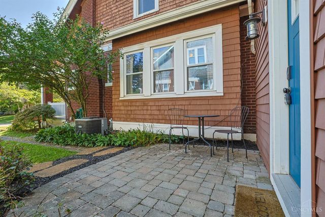 2555 Ridgeland Place, Cincinnati, OH 45212