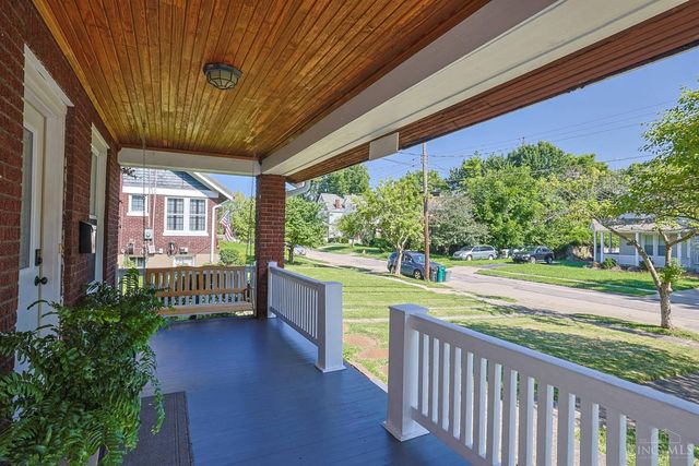 2555 Ridgeland Place, Cincinnati, OH 45212
