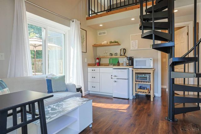 2555 Ridgeland Place, Cincinnati, OH 45212
