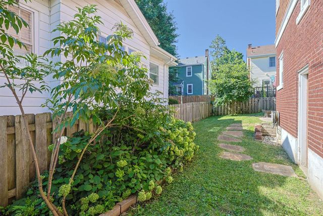 2555 Ridgeland Place, Cincinnati, OH 45212