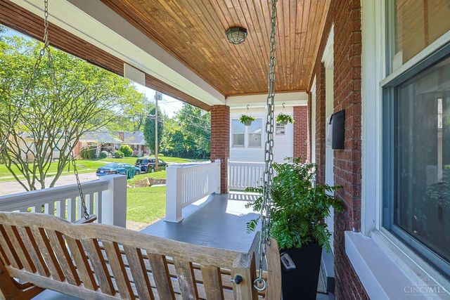 2555 Ridgeland Place, Cincinnati, OH 45212