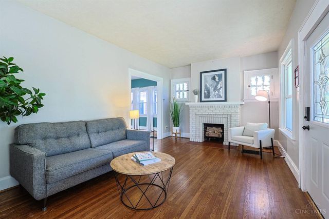 2555 Ridgeland Place, Cincinnati, OH 45212