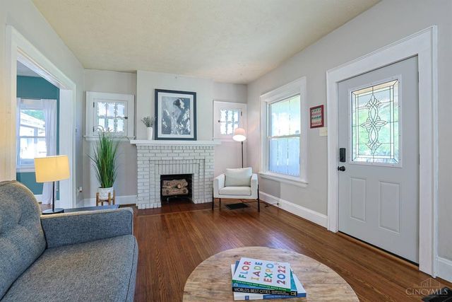 2555 Ridgeland Place, Cincinnati, OH 45212
