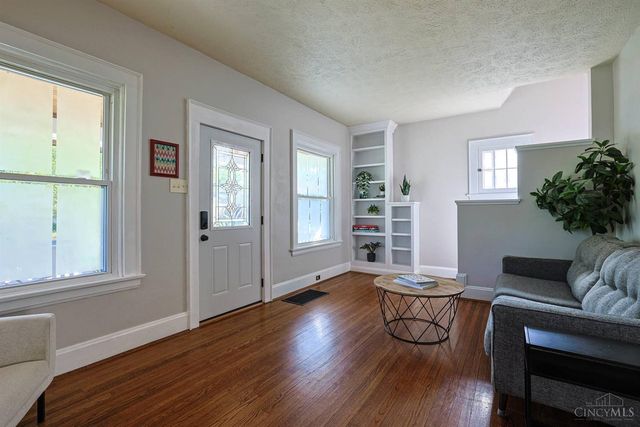 2555 Ridgeland Place, Cincinnati, OH 45212