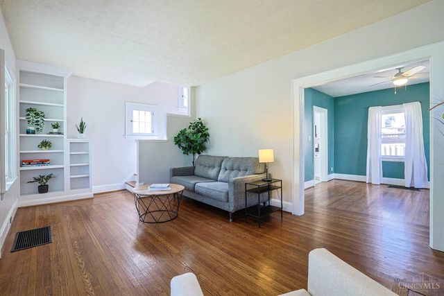 2555 Ridgeland Place, Cincinnati, OH 45212
