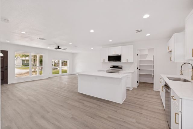 814 Wideman Drive, Dallas, TX 75217
