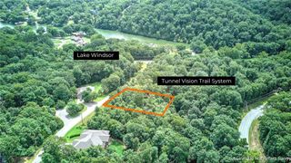 -- Judy Drive, Bella Vista, AR 72715