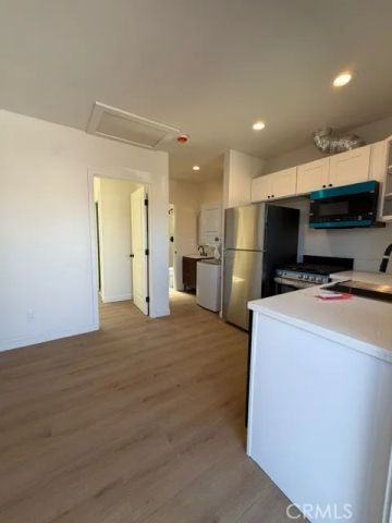 1327 W 89th St A, Los Angeles, CA 90044