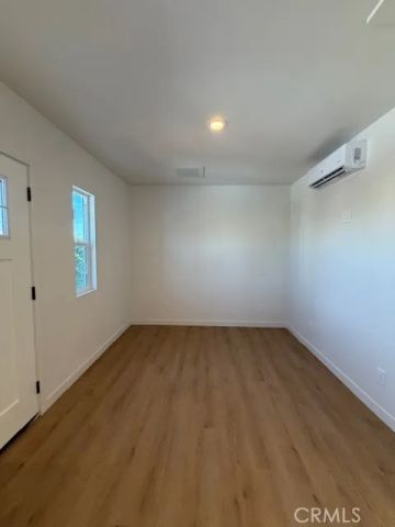 1327 W 89th St A, Los Angeles, CA 90044