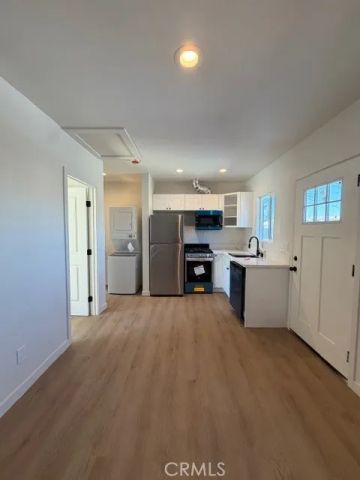 1327 W 89th St A, Los Angeles, CA 90044