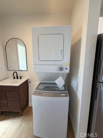 1327 W 89th St A, Los Angeles, CA 90044